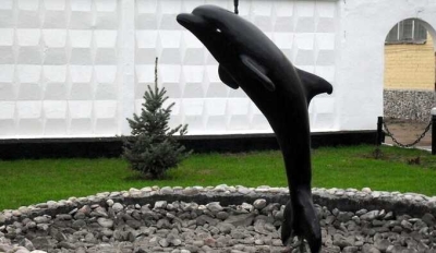 В «Черном дельфине» из заключенных делают ласточек
